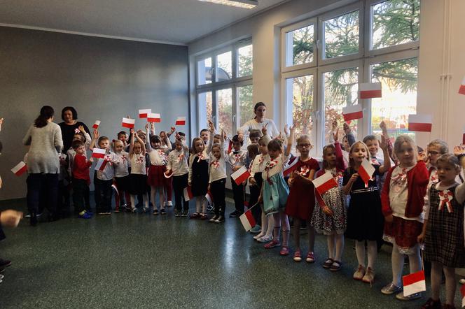 W ponad 15 tys. szkół i przedszkoli w całej Polsce, punktualnie o godzinie 11:11 dzieci odśpiewały Mazurka Dąbrowskiego.  