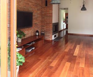 Grzejniki kanałowe - idealne rozwiązanie do jasnych przestronnych wnętrz z dużymi przeszkleniami