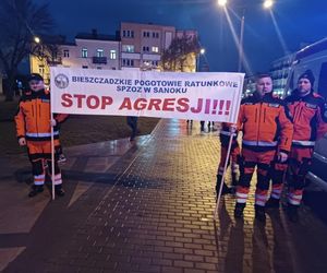 Marsz Milczenia „Stop Agresji” w Siedlcach. Ratownicy i mieszkańcy przeszli przez miasto 