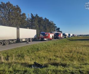 Wypadek na DK11 pod Lublińcem. Jedna osoba uwięziona w aucie