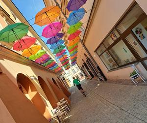 Tarnowskie Umbrella Sky na ul. Piekarskiej