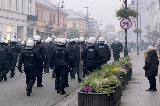 Policjanci zabezpieczali Marsz Niepodległości