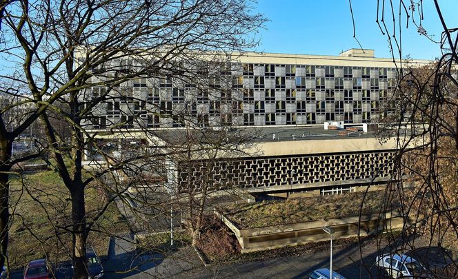 W PRL-u powstał najdłuższy budynek w Małopolsce. Janusz Morgenstern i Jerzy Stuhr kręcili w nim filmy