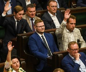 Zapytali Polaków, co sądzą o możliwości wspólnych rządów PiS i Konfederacji. Świetny pomysł czy katastrofa? 