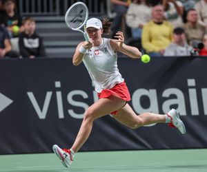 Świątek pewnie ogrywa Lee, a Polska jest już pewna wygranej z Rumunią! Dobry mecz wiceliderki rankingu WTA