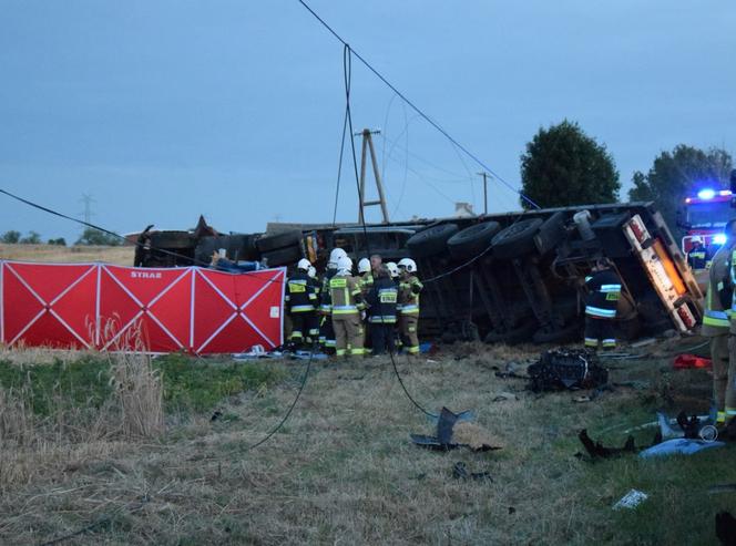 Horror rozegrał się w sekundę. Krzysztof nie żyje, jego żona i córka walczą o życie. Wszystko przez oponę