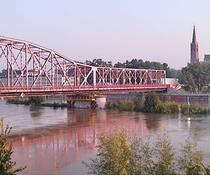 Strażacy z Wielkopolski jadą do zagrożonego powodzią Głogowa nad Odrą