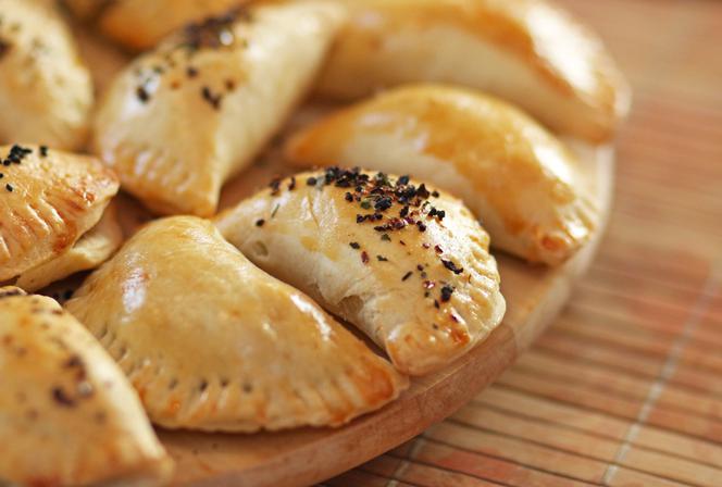 Cudowne pieczone pierogi jogortowe z fetą i koperkiem - doskonałe na ciepło i na zimno