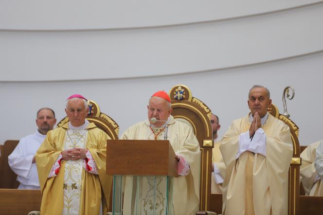 Kard. Stanisław Dziwisz o zawierzeniu świata Bożemu miłosierdziu: Zostawił nam testament, byśmy byli miłosierni