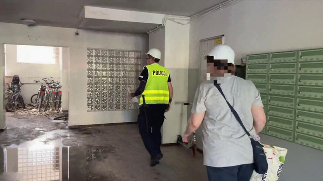 Policjanci pokazali jak wygląda wnętrze spalonego budynku w Ząbkach. Wstrząsające obrazki