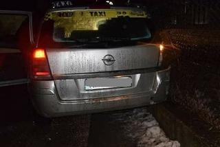 Pijany recydywista PORWAŁ taksówkę w Ostrowsku! Na widok policji zaczął uciekać