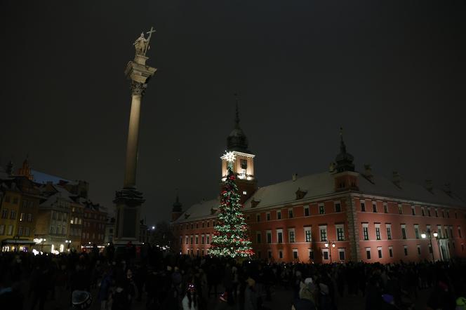 Świąteczna choinka i inne dekoracje na placu Zamkowym w Warszawie 2023