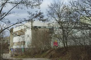 Uniwersam w centrum Torunia. Teren przestanie straszyć?