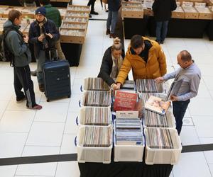 Przyszli do Galerii Katowickiej po unikatowe winyle. Przez dwa dni można było znaleźć muzyczne perełki