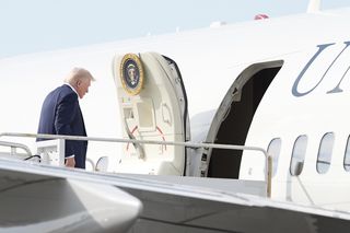 Luksusowy samolot Trumpa! Złote ściany, luksus aż kapie!