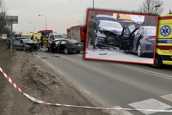 Czołowe zderzenie z nieoznakowanym radiowozem! Ranne cztery osoby, w tym policjanci 