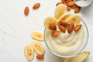 Miksuję i podgrzewam, aż zgęstnieje. Ten pyszny budyń bananowy to mnóstwo smaku i zdrowia 