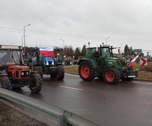 Trwa protest rolników w woj. lubelskim. Blokady są w wielu miejscach w regionie [DUŻO ZDJĘĆ]