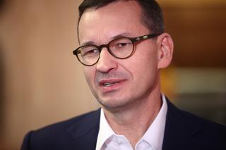 Premier Morawiecki, jakiego nie znacie. Pokazał jak... piecze pierniki z rodziną [WIDEO]