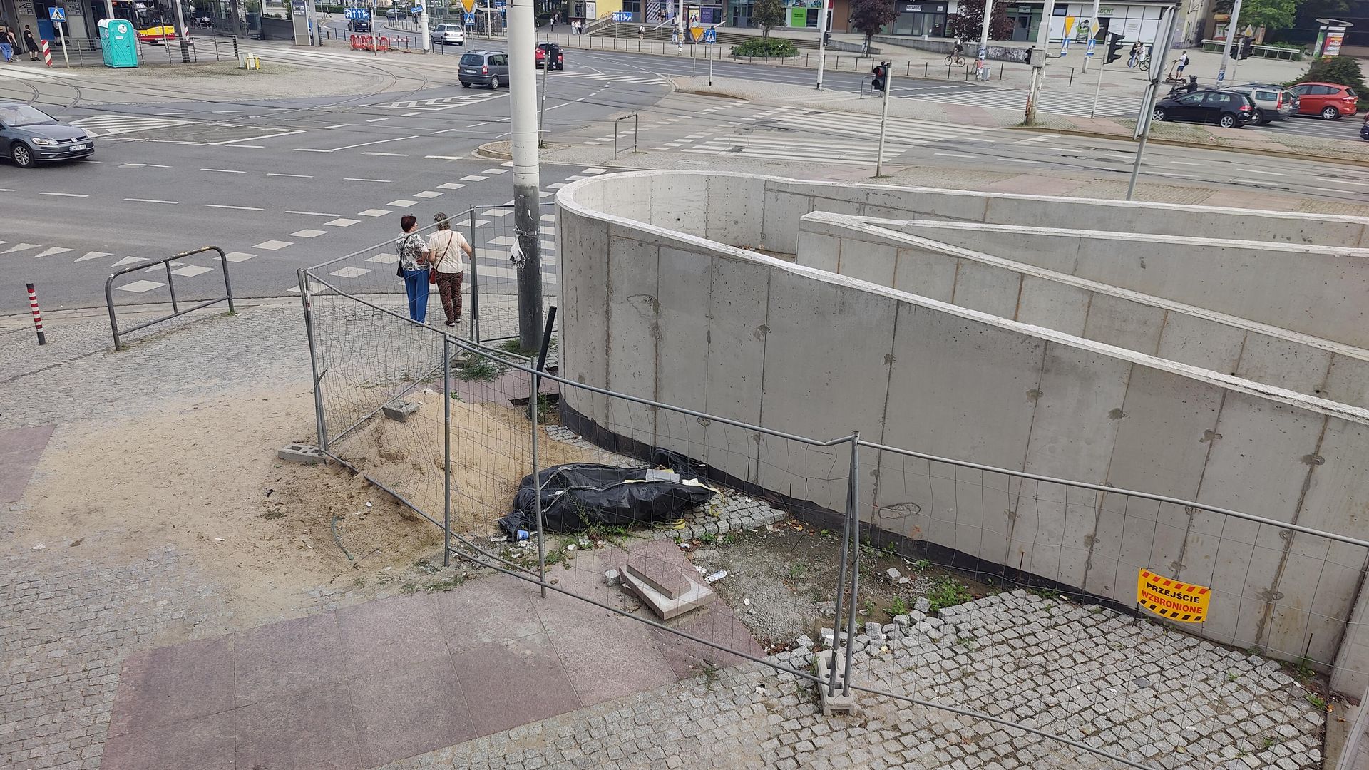 Remont esplanady przy Sedesowcach we Wrocławiu