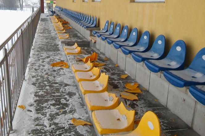 Pijani nastolatkowie zniszczyli stadion w Zgorzelcu [WIDEO Z MONITORINGU, ZDJĘCIA]