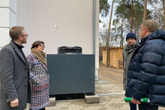 Spotkanie z mieszkańcami w Wawrze, budynek po termomodernizacji
