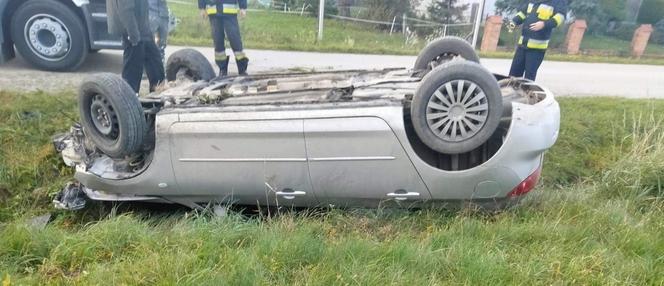 26-latek zakończył pijacką przejażdżkę dachowaniem [GALERIA]