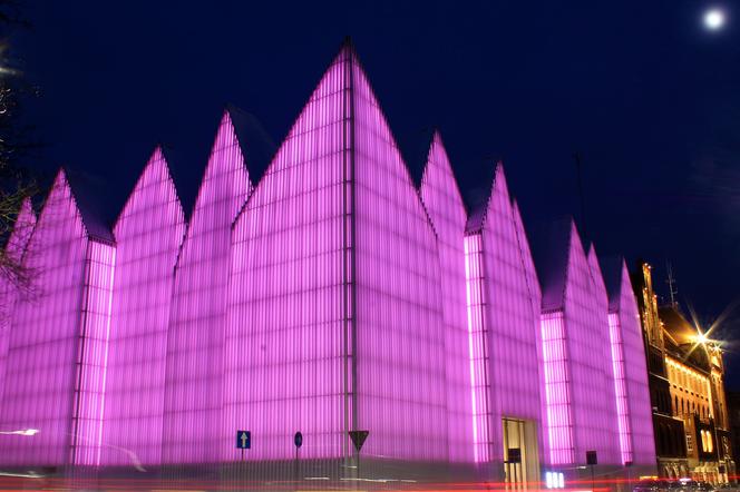 Dlaczego szczecińska Filharmonia świeci się na różowo?