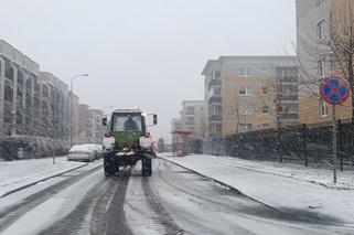 Pierwszy śnieg w tym sezonie. Na ulicach Białegostoku pojawiły się piaskarki