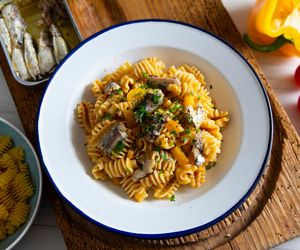 Makaron radiatori z sardynkami z puszki - wyjątkowo smaczne połączenie