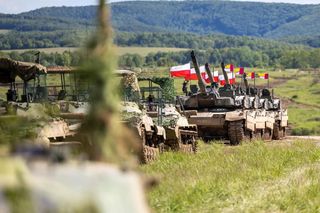 Słowackie czołgi z klatkami przeciwdronowymi i polskie K2. Ćwiczenia Slovak Shield 2025