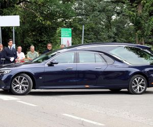 Prywatne uroczystości żałobne Giorgio Armaniego w rodzinnych stronach projektanta