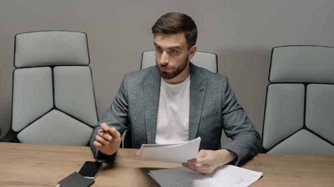 Czy szef może dzwonić w wolny dzień? Prawie jedna czwarta Polaków dostaje wiadomości po pracy od swoich przełożonych!