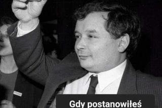 „Kobiety dają w szyję” – burza po słowach Jarosława Kaczyńskiego. Internauci nie mają litości [MEMY]