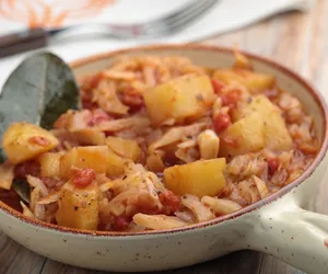 Smażonka ziemniaczano-kapuściana. Ten góralski przysmak to hit na chłodne dni