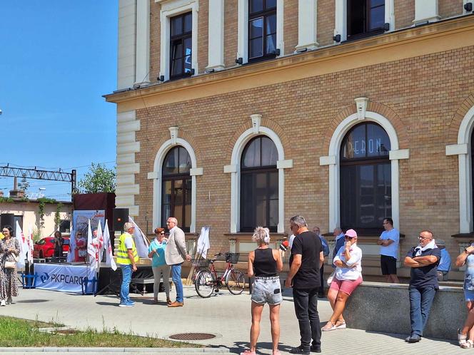 Protest przed siedzibą PKP Cargo w Tarnowskich Górach