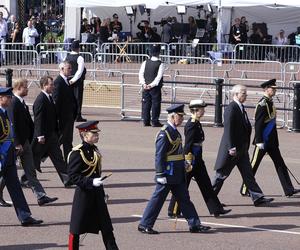 Trumna z Królową przybyła do Westminsteru