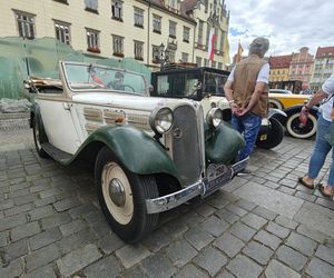 Parada zabytkowych samochodów