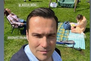 Barwy szczęścia nowy sezon na planie. Bogusia (Halina Bednarz), Mirek (Oliwier Kozłowski), Beata (Anita Jancia-Prokopowicz), Damian (Michał Lesień-Głowacki)