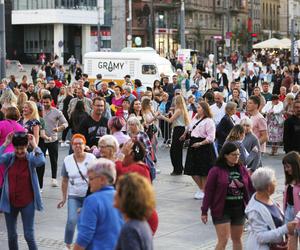 Potańcówka w centrum Katowic. Wyspiański znów porwał tłumy do szalonej zabawy