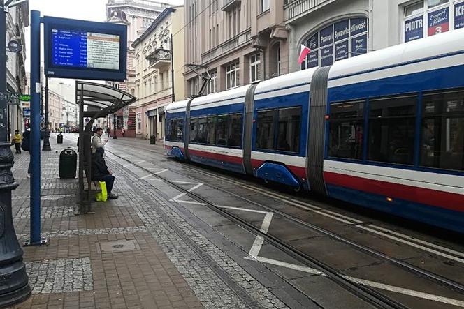 Na autobus zaczekamy pod wiatą