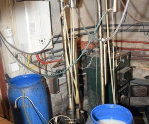 Nielegalna bimbrownia działała w powiecie zamojskim. Odkryto tam prawie 2000 litrów alkoholu