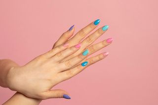 Oto najmodniejsze paznokcie tego lata według AI. Którą opcję wybierzesz? 