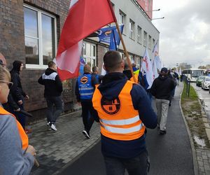 Hutnicy i koksownicy wyszli na ulice w Dąbrowie Górniczej. Apel do rządu o ratunek dla branży i tysięcy miejsc pracy
