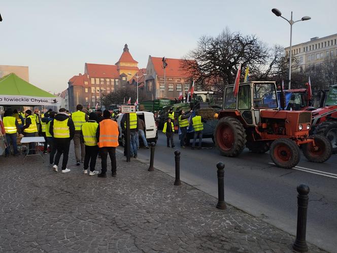 Protest rolników w Katowicach. Zablokowali centrum miasta