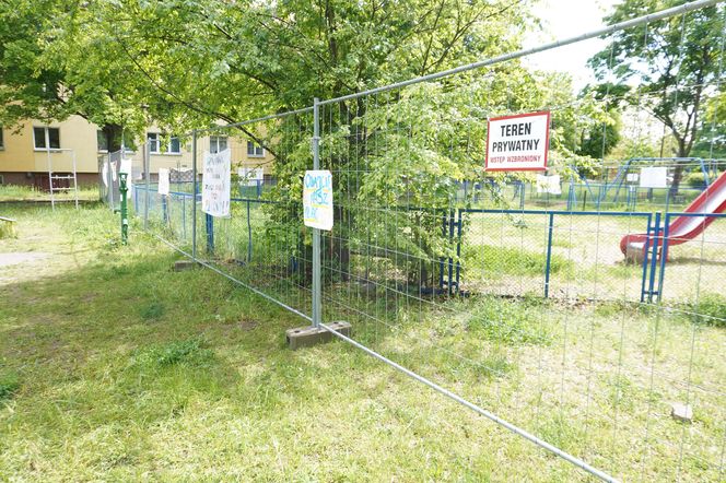 Ogrodzony plac zabaw na Winogradach