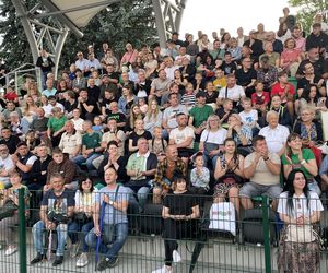 Kibice na otwarciu stadionu w Starachowicach