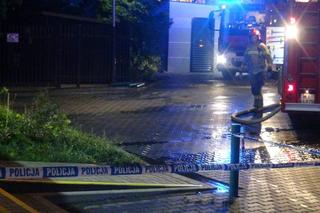 Pożar w bloku na Powiślu. Mieszkańcy uciekali na dach. Ogień odciął im drogę 