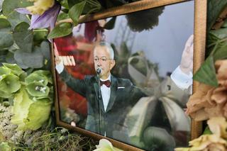 Morze kwiatów zalało grób Jerzego Krzanowskiego. Poruszające słowa: Kitku, Ty wiesz