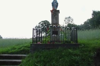 To niewielka małopolska wieś. Kiedyś mieszkańcy musieli ją wykupić